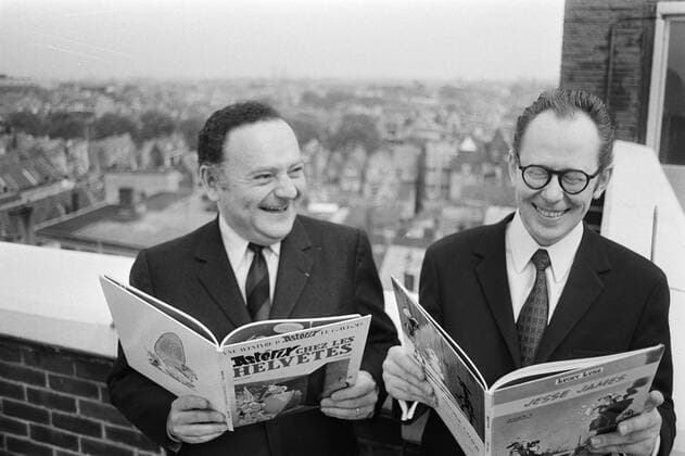 Anefo photo collection. Writers of comics on roof terrace Bijenkorf, Amsterdam. Goscinny (scenarist of the Asterix and Lucky Luke strips) (L) and Morris (draftsman of the Strip Lucky Luke (right). 27 May 1971. Amsterdam, Noord-Holland Copyright: xpiemagsx pienatarchpart316092021-46243 !ACHTUNG AUFNAHMEDATUM GESCHÄTZT!