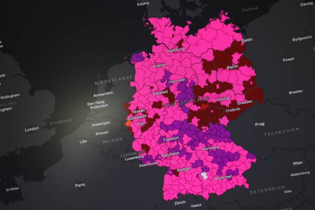 Dashboard des RKI, die 7-Tage-Inzidenz liegt nun bei 709,7 7-Tage-Inzidenz, Dashboard des RKI auf einem Monitor am 23.07.2022 in Siegen Deutschland.