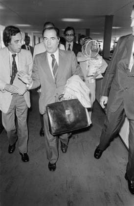 Anefo photo collection. Mitterrand at Schiphol for a day visit to our country; Francois Mitterrand at Schiphol. 17 June 1974. Noord-Holland, Schiphol Copyright: xpiemagsx pienatarchpart417102021-18485 !ACHTUNG AUFNAHMEDATUM GESCHÄTZT!
