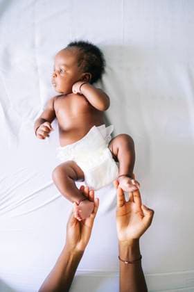Hands of mother touching baby boy s feet model released, Symbolfoto, OCMF02490