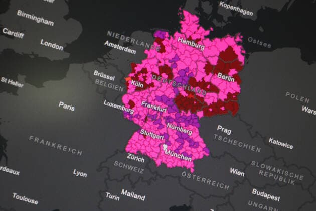 Dashboard des RKI, die 7-Tage-Inzidenz liegt nun bei 680,1 7-Tage-Inzidenz, Dashboard des RKI auf einem Monitor am 24.07.2022 in Siegen Deutschland.