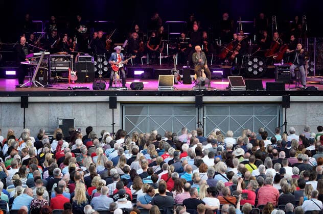 Bilder des Jahres 2022, Entertainment 07 Juli Entertainment Themen der Woche KW29 Entertainment Bilder des Tages Manfred Hennig, Fritz Puppel, Toni Krahl und Georgi Gogow von City live bei der 50 Jahre City - Die letzte Runde Tour mit den Berliner Symphonikern & Gästen in der Parkbühne Wuhlheide. Berlin, 23.07.2022 *** Manfred Hennig, Fritz Puppel, Toni Krahl and Georgi Gogow from City live at the 50 Years City The Last Round Tour with the Berlin Symphony Orchestra guests at Parkbühne Wuhlheide Berlin, 23 07 2022 Foto:xT.xBartillax xFuturexImage