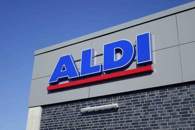 ALDI in Schwedt ALDI in Schwedt, 24.06.2022, Schwedt, Brandenburg, Ein ALDI-Geschäft befindet sich in Schwedt. *** ALDI in Schwedt ALDI in Schwedt, 24 06 2022, Schwedt, Brandenburg, An ALDI store is located in Schwedt.