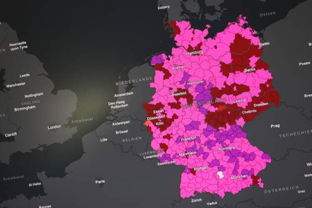 Dashboard des RKI, die 7-Tage-Inzidenz liegt nun bei 664,9 7-Tage-Inzidenz, Dashboard des RKI auf einem Monitor am 25.07.2022 in Siegen Deutschland.