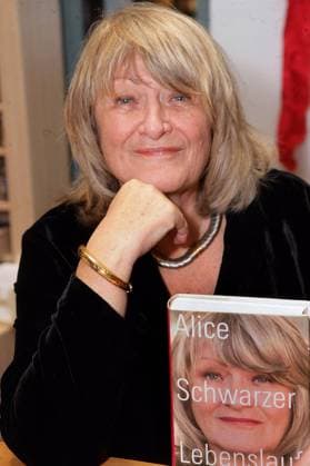 Die deutsche Journalistin, Publizistin und Frauenrechtlerin Alice Schwarzer während einer Signierstunde, für ihr Buch Lebenslauf in der Buchhandlung Thalia., Köln Nordrhein-Westfalen Deutschland Copyright: ZIKxImages UnitedArchiveszikimages26079 EDITORIAL USE ONLY