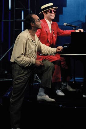 Der deutsche Moderator Alfred Biolek (rechts) und der britische Sänger, Komponist, Pianist und zweifacher Oscar-Preisträger Elton John., Köln Nordrhein-Westfalen Deutschland Copyright: ZIKxImages UnitedArchiveszikimages73266 EDITORIAL USE ONLY