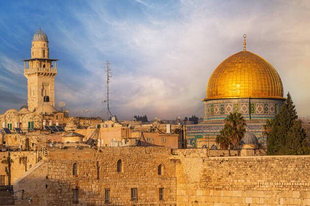 Dome of the Rock and Western Wall in Jerusalem Old City at sunset, Israel The dome of the rock bathing in warm sun light Jerusalem Israel *** Felsendom und Westmauer in der Jerusalemer Altstadt bei Sonnenuntergang, Israel Der Felsendom im warmen Sonnenlicht Jerusalem Israel Copyright: xx