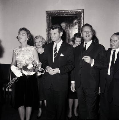 Robert F. Kennedy in Berlin 1962 Original-Bildunterschrift: Robert F. Kennedy, Bruder des amerikanischen Präsidenten und Justizminister USA, sprach im Auditorium Maximum der Berliner FU. Ethel und Robert F. Kennedy mit Rut und Willy Brandt im Vorraum, Berlin, Deutschland 1962., Berlin Copyright: Kindermann UnitedArchivesKIN_7401000466