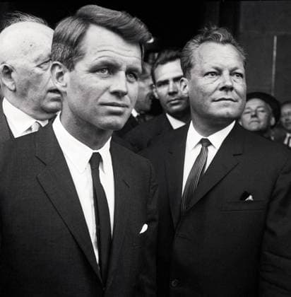 Robert F. Kennedy in Berlin 1964 Robert F. Kennedy in Berlin 1964 - Amerikanischer Justizminister Robert F. Kennedy und Regierender Bürgermeister Willy Brandt, Berlin, Deutschland 1964., Berlin Copyright: Kindermann UnitedArchivesKIN_7401000499