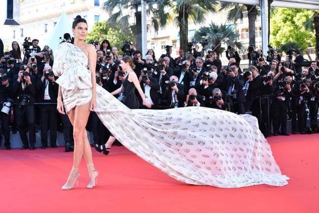 CANNES: 120 BATTEMENTS PAR MINUTE Premiere, Cannes, France - 20 May 2017 Kendall Jenner OKJA 120 BATTEMENTS PAR MINUTE, Cannes, France - 20 May 2017. *** Cannes 120 BATTERIES Par Minute Premiere, cannes, France 20 May 2017 Kendall Jenner OK YES 120 BATTERIES Par MINUTE, cannes, France 20 May 2017