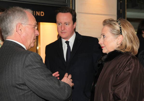 U.S. Secretary of State Hillary Rodham Clinton and British Prime Minister David Cameron are welcomed to the Munich Conference by host Wolfgang Ischinger in Munich, Germany, on February 5, 2011. Copyright: xpiemagsx deptofstpie23052022-2640 !ACHTUNG AUFNAHMEDATUM GESCHÄTZT!