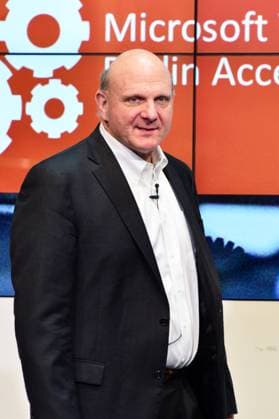 Pressekonferenz-Microsoft Berlin - Berlin Steve Ballmer (CEO Microsoft Corporation) bei der Auftakt-Pressekonferenz anlaesslich der offiziellen Eroeffnung von Microsoft Berlin. Auf vier Etagen und rund 3.000 Quadratmetern praesentiert sich Microsoft zukuenftig als Gastgeber und Gespraechspartner rund um die Themen IT, Innovation und Gruenderfoerderung. Microsoft Berlin steht dabei auch fuer den Wandel des Unternehmens hin zu einem offenen Anbieter von Software, Hardware und Services in Berlin. Berlin, 07.11.2013. *** Press conference Microsoft Berlin Berlin Steve Ballmer CEO Microsoft Corporation at the Kick-off Press conference on the occasion of the official Opening from Microsoft Berlin at four Floors and Around 3 000 Squa