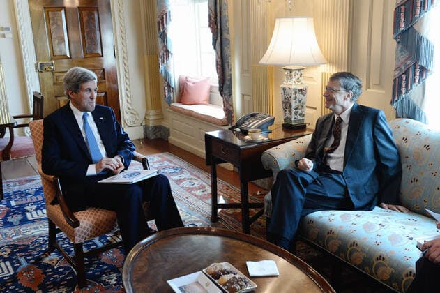 IMAGO History, 250 Jahre USA, Digitales Zeitalter: Entwicklung des Internets und Aufstieg von Silicon Valley U.S. Secretary of State John Kerry and Ambassador Eric Goosby, the U.S. Global AIDS Coordinator, not pictured, meet with Bill Gates at the U.S. Department of State in Washington, D.C., on March 13, 2013. Copyright: xpiemagsx deptofstpie23052022-4610 !ACHTUNG AUFNAHMEDATUM GESCHÄTZT!