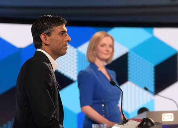 News Themen der Woche KW 30 News Bilder des Tages (220726) -- STOKE-ON-TRENT, July 26, 2022 -- Former British Chancellor of the Exchequer Rishi Sunak (L) and Foreign Secretary Liz Truss take part in a debate organized by the BBC in Hanley, Stoke-on-Trent, Britain, July 25, 2022. Sunak and Truss have emerged as the final two candidates for the leadership race of the ruling Conservative party. ( Handout via Xinhua) (For editorial use only)(NOTE TO EDITORS: Not for use more than 21 days after issue. You may use this picture without charge only for the purpose of publicising or reporting on current BBC programming, personnel or other BBC output or activity within 21 days of issue. Any use after that time MUST be cleared through BBC Picture Publicity. Please credit the image to the BBC and any 
