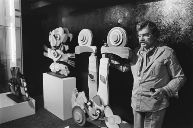 Anefo photo collection. Karel Appel signs some images from him in Galerie Kikhaar. October 1, 1977 Copyright: xpiemagsx pienatarchpart417102021-21509 !ACHTUNG AUFNAHMEDATUM GESCHÄTZT!
