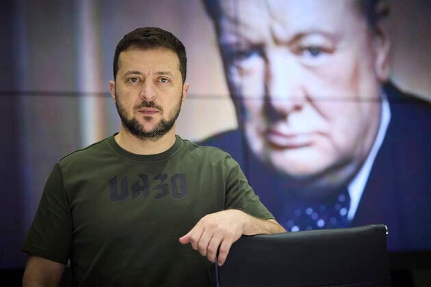 Bilder des Jahres 2022, News 07 Juli News Themen der Woche KW 30 News Bilder des Tages Ukraine-Konflikt, Wolodymyr Selenskyj mit Churchill Leadership Award geehrt July 26, 2022, Kyiv, Ukraine: Ukrainian President Volodymyr Zelenskyy listens during a ceremony to present him with the Winston Churchill Leadership Award from the International Churchill Society via video conference from his secure office, July 26, 2022 in Kyiv, Ukraine. Zelenskyy accepted award presented by British Prime Minister Boris Johnson on behalf of all Ukrainians. Kyiv Ukraine - ZUMAp138 20220726_zaa_p138_006 Copyright: xUkrainianxPresidentialxPressxOffx