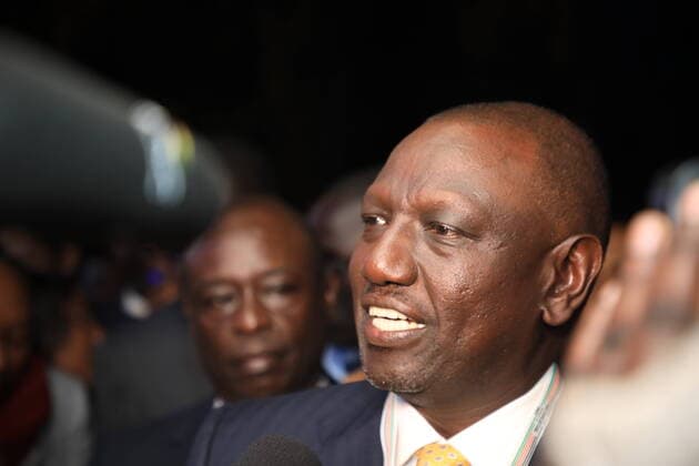 Kenia, TV Debatte der Präsidentschaftskandidaten in Nairobi July 26, 2022, Nairobi, Kenya: United Democratic Alliance (UDA) presidential candidate and incumbent deputy president William Ruto, speaks to the media upon his arrival at the Catholic University of Eastern Africa in Karen for the 2022 presidential debate. Azimio la Umoja One Kenya presidential candidate Raila Odinga and Roots Party presidential candidate George Wajackoyah skipped the debate..The debate gives the public an opportunity to listen to the candidates and gauge what their priorities could be once they assume office..Azimio la Umoja One Kenya presidential candidate Raila Odinga and Roots Party presidential candidate George Wajackoyah skipped the debate. Nairobi Kenya - ZUMAs197 20220726_zaa_s197_106 Copyright: xJohnxOchiengx