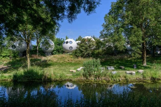 IMAGO Creative, Architektur, Zukunftsmodell Tiny house Creative Highlights World s-hertogenbosch, netherlands, 14 july 2014, spherical houses bolwoningen *** s hertogenbosch, niederlande, 14. juli 2014, sphärische häuser bolwoningen Copyright: xWolfgangxSimlingerx