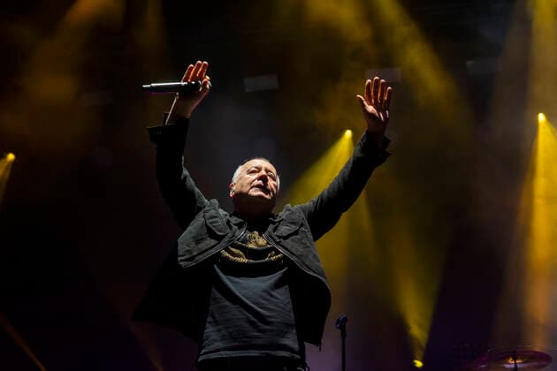 Simple Minds Concert In Santander Jim Kerr singer of the Scottish group Simple Minds during his concert in Santander (Spain) as part of his international tour 40 years of hits tour 2022 Santander Spain  Copyright: xJoaquinxGomezxSastrex originalFilename: sastre-notitle220726_npyh2.jpg