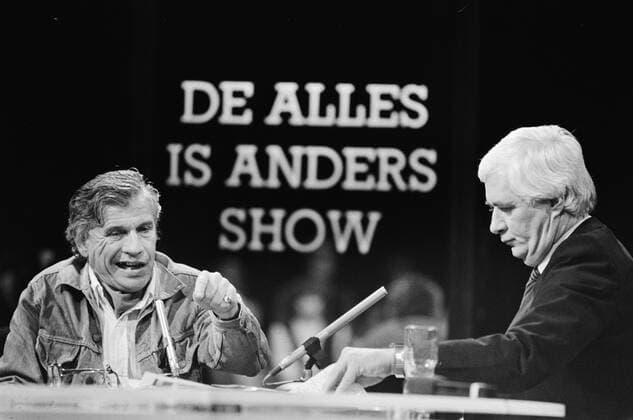 Anefo photo collection. Gerard Reve in the Everything is different Show from the KRO TV after an interview in Het Parool. Gerard Reve (L) and presenter Aad van den Heuvel. January 24, 1983 Copyright: xpiemagsx pienatarchpart417102021-46771 !ACHTUNG AUFNAHMEDATUM GESCHÄTZT!