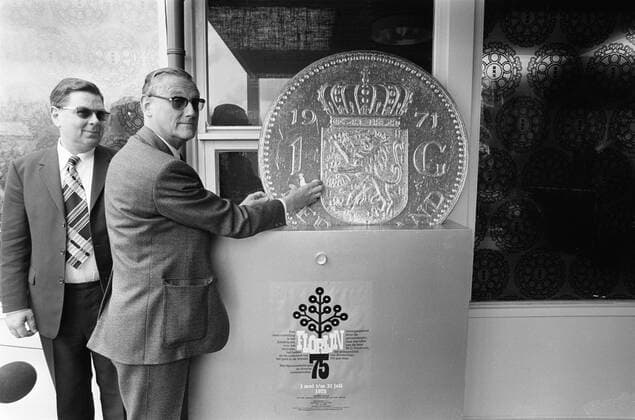 Anefo photo collection. Opening of the Florijn 75 exhibition in the Glazen House in the Amstelpark in Amsterdam. Opening of the exhibition by Rijksmkeester Dr. ir. M. van den Brandhof. May 1, 1975. Amsterdam, Noord-Holland Copyright: xpiemagsx pienatarchpart417102021-9243 !ACHTUNG AUFNAHMEDATUM GESCHÄTZT!