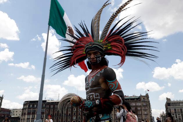 July 26, 2022, Mexico City, Mexico City, Mexico: July 26, 2022, Mexico City, Mexico: Participants take part during a pre-hispanic ceremony for the 697 years of the founding of the Tenochtitlan at Zocalo. on July 26, 2022 in Mexico City, Mexico. Mexico City Mexico - ZUMAe321 20220726_zia_e321_097 Copyright: xLuisxBarronx xEyepixxGroupx