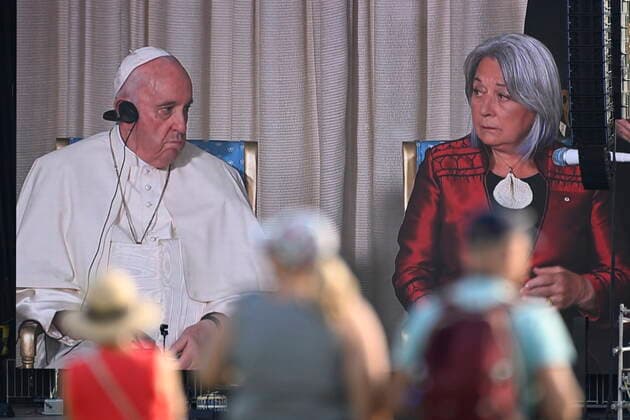 July 27, 2022, QUEBEC, QC, CANADA: Pope Francis accompanied by General Governor Mary Simon is seen on a TV screen on the Plaines döÄÃ Abraham during his Papal visit across Canada in Quebec City on Wednesday, July 27, 2022. QUEBEC CANADA  - ZUMAc35_ 20220727_zaf_c35_092 Copyright: xBernardxBraultx