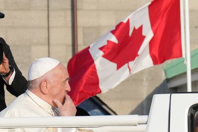 July 27, 2022, Quebec City, PQ, CANADA: Pope Francis leaves the Citadelle in his popemobile following a reconciliation ceremony during his papal visit across Canada in Quebec City on Wednesday, July 27, 2022. Quebec City CANADA  - ZUMAc35_ 20220727_zaf_c35_123 Copyright: xNathanxDenettex