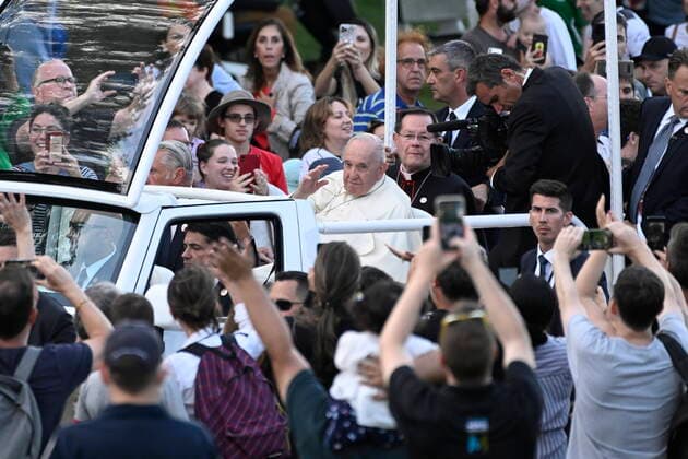 July 27, 2022, QUEBEC, QC, CANADA: Pope Francis is seen in his popemobile on the Plaines döÄÃ Abraham during his Papal visit across Canada in Quebec City on Wednesday, July 27, 2022. QUEBEC CANADA  - ZUMAc35_ 20220727_zaf_c35_128 Copyright: xBernardxBraultx
