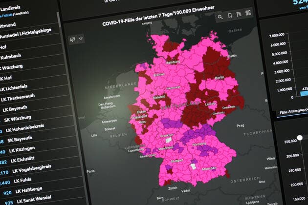 Dashboard des RKI, die 7-Tage-Inzidenz liegt nun bei 630,4 7-Tage-Inzidenz, Dashboard des RKI auf einem Monitor am 28.07.2022 in Siegen Deutschland.