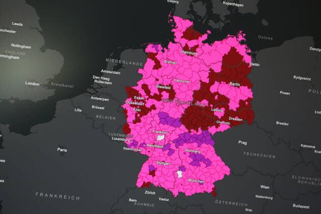 Dashboard des RKI, die 7-Tage-Inzidenz liegt nun bei 630,4 7-Tage-Inzidenz, Dashboard des RKI auf einem Monitor am 28.07.2022 in Siegen Deutschland.