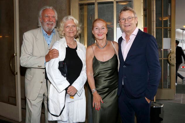Achim Wolff, Rita Feldmeier, Birgit Wolff und Rene Heinersdorff bei der Premiere des Theaterstücks Brauchen Sie ne Quittung in der Komödie am Kurfürstendamm im Schiller Theater. Berlin, 27.07.2022 *** Achim Wolff, Rita Feldmeier, Birgit Wolff and Rene Heinersdorff at the premiere of the play Brauchen Sie ne Quittung at the Komödie am Kurfürstendamm in the Schiller Theater Berlin, 27 07 2022 Foto:xA.xBuggex xFuturexImage
