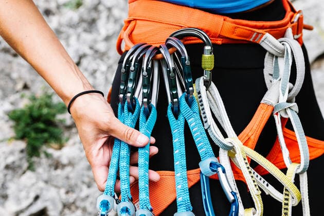 Creative Highlights Symbolbilder Crop of man wearing harness belt with plenty of carabiners ready to climb rocky cliff, Model released HodeiUnzueta_Climbers_048.jpg Copyright: xHodeixUnzuetax MR
