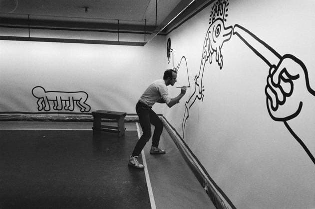 Anefo photo collection. Keith Haring at work in the Stedelijk Museum in Amsterdam. Museums, painters, murals, graffiti. March 14, 1986. Amsterdam, Noord-Holland Copyright: xpiemagsx pienatarchpart517102021-2928 !ACHTUNG AUFNAHMEDATUM GESCHÄTZT!