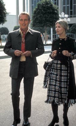1970 - PAUL NEWMAN with JOANNE WOODWARD out on a walk in 1970. Exact date, location unknown.  - ZUMAg49_ 19700101_jes_g49_617 Copyright: xPhilxRoach GlobexPhotosx