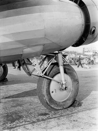 Poll photo collection. Berlin airport - Tempelhof. Right motor gondola from the Fokker F.XX PH-AIZ Herring Gull. October 1934. Berlin, Germany Copyright: xpiemagsx pienatarchpart630102021-18197 !ACHTUNG AUFNAHMEDATUM GESCHÄTZT!
