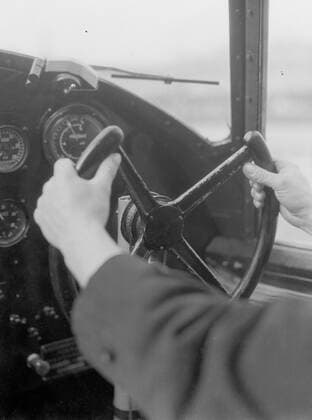 Poll photo collection. Berlin airport - Tempelhof. Steering wheel of the Fokker F.XX PH-AIZ Herring Gull. October 1934. Berlin, Germany Copyright: xpiemagsx pienatarchpart630102021-18296 !ACHTUNG AUFNAHMEDATUM GESCHÄTZT!