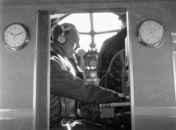 Poll photo collection. Berlin airport - Tempelhof. Marconist and pilots in the cockpit of the breeder f.xx pH-aiz herring gull. October 1934. Berlin, Germany Copyright: xpiemagsx pienatarchpart630102021-18297 !ACHTUNG AUFNAHMEDATUM GESCHÄTZT!