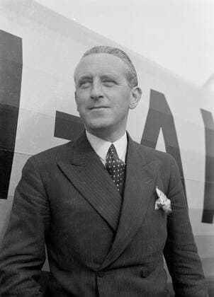 Poll photo collection. Berlin airport - Tempelhof. Harry Laponder at the Fokker F.XX PH-AIZ Herring Gull. October 1934. Berlin, Germany Copyright: xpiemagsx pienatarchpart630102021-18307 !ACHTUNG AUFNAHMEDATUM GESCHÄTZT!
