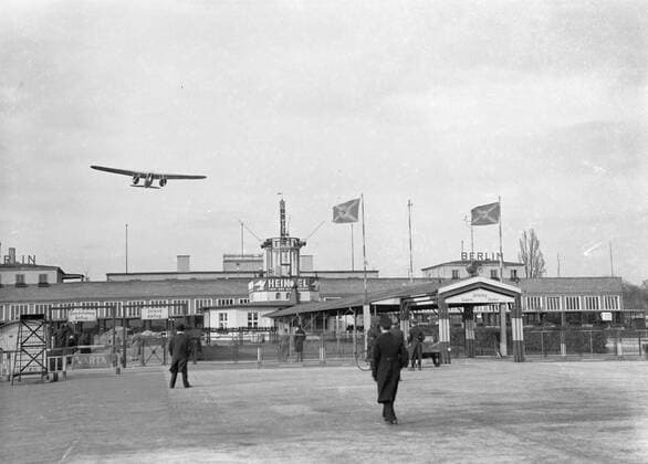 Poll photo collection. Berlin airport - Tempelhof. Fokker f.xx pH-aiz Herring gull over airport Berlin - Tempelhof. October 1934. Berlin, Germany Copyright: xpiemagsx pienatarchpart630102021-18314 !ACHTUNG AUFNAHMEDATUM GESCHÄTZT!