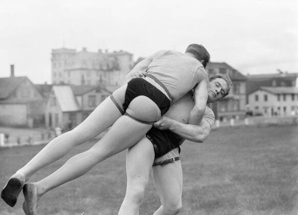 Poll photo collection. Iceland. Reykjavik. Icelandic wrestling (Glima). Two members of the Glimateam of the Menntaskolinn in Aktie. 1934. Iceland, Reykjavik Copyright: xpiemagsx pienatarchpart630102021-18600 !ACHTUNG AUFNAHMEDATUM GESCHÄTZT!