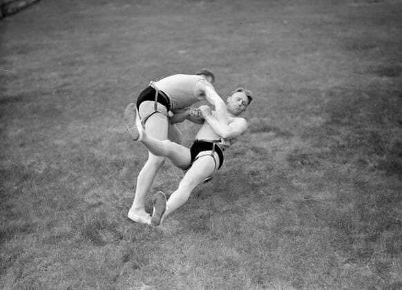 Poll photo collection. Iceland. Reykjavik. Icelandic wrestling (Glima). Two members of the Glimateam of the Menntaskolinn in Aktie. 1934. Iceland, Reykjavik Copyright: xpiemagsx pienatarchpart630102021-18601 !ACHTUNG AUFNAHMEDATUM GESCHÄTZT!