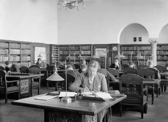 Poll photo collection. Iceland. Reykjavik. In the reading room of the National Library. 1934. Iceland, Reykjavik Copyright: xpiemagsx pienatarchpart630102021-18680 !ACHTUNG AUFNAHMEDATUM GESCHÄTZT!