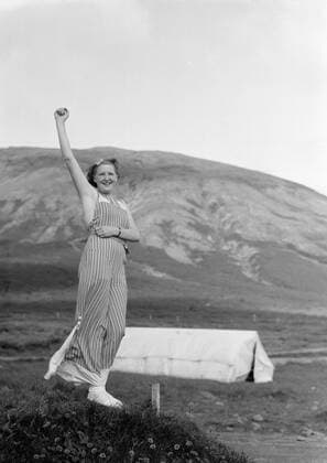 Poll photo collection. Iceland. Portrait of ValgerÃ°ur Tryggvadottir (1916-1995) as a dancer in nature. 1934. Iceland, Laugarvatn Copyright: xpiemagsx pienatarchpart630102021-18689 !ACHTUNG AUFNAHMEDATUM GESCHÄTZT!