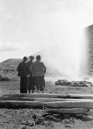 Poll photo collection. Iceland. Three people at a small geyser at the town of HveragerÃ°i. 1934. HveragerÃ°i, Iceland Copyright: xpiemagsx pienatarchpart630102021-18702 !ACHTUNG AUFNAHMEDATUM GESCHÄTZT!