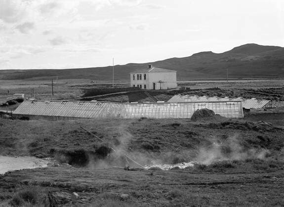 Poll photo collection. Iceland. House at Reykir with greenhouses and a hot spring. 1934. Iceland, Reykir Copyright: xpiemagsx pienatarchpart630102021-18707 !ACHTUNG AUFNAHMEDATUM GESCHÄTZT!