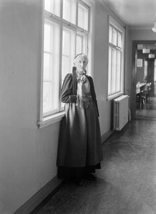 Poll photo collection. Iceland. Reykjavik. Resident of the retirement home ElliheimiliÃ° Grund in traditional clothing. 1934. Iceland, Reykjavik Copyright: xpiemagsx pienatarchpart630102021-18776 !ACHTUNG AUFNAHMEDATUM GESCHÄTZT!