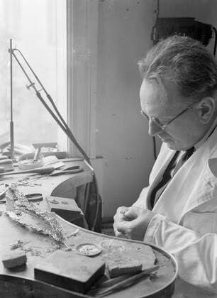 Poll photo collection. Iceland. A goldsmith at work. 1934. Iceland Copyright: xpiemagsx pienatarchpart630102021-18779 !ACHTUNG AUFNAHMEDATUM GESCHÄTZT!