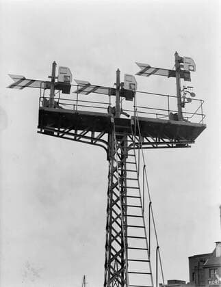 Poll photo collection. Reporting Dutch Railways. Sein bridge on the Weesperzijde. 1932. Amsterdam, Noord-Holland Copyright: xpiemagsx pienatarchpart630102021-21541 !ACHTUNG AUFNAHMEDATUM GESCHÄTZT!