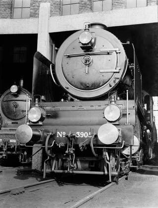 Poll photo collection. Reporting Dutch Railways. Steam locomotive 3905 in the Central Station depot. 1932. Amsterdam, Noord-Holland Copyright: xpiemagsx pienatarchpart630102021-21941 !ACHTUNG AUFNAHMEDATUM GESCHÄTZT!